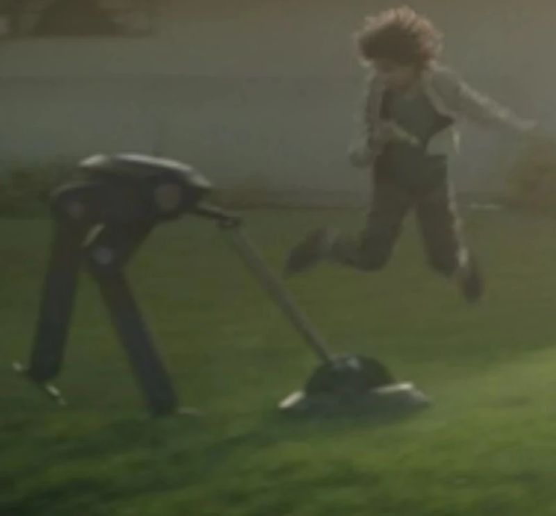 At Attin Lawn-mowing Droid